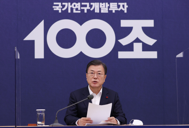 발언하는 문 대통령