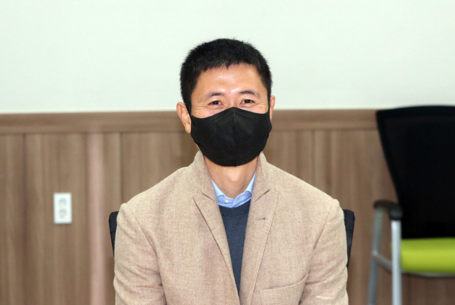 환하게 웃는 이영표 강원FC 새 대표이사