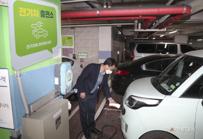 1007 도선동 공영주차장에 설치된 ‘스마트 전기차 충전기’를