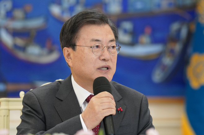 발언하는 문 대통령