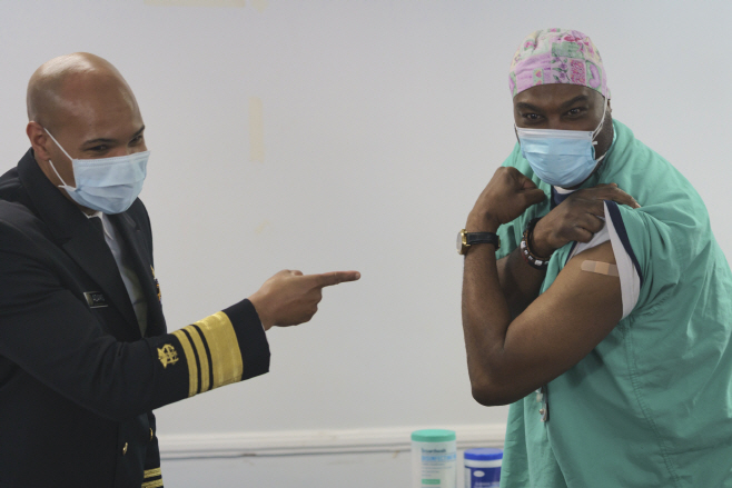 Virus Outbreak Vaccine Chicago <YONHAP NO-0774> (AP)