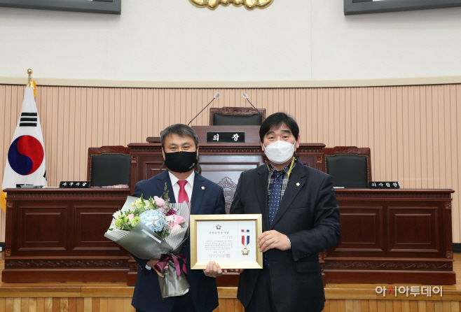 전국시.군 자치의회 의장협의회 우수의원 시상(김광수의원)