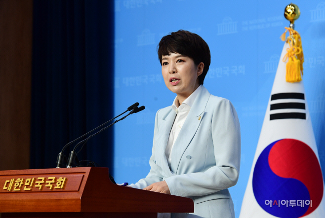 [포토] 브리핑하는 김은혜 미래통합당 대변인
