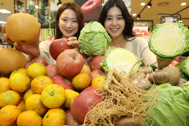 롯데마트, 우수 친환경 농산물을 선보이는 모습 참고사진
