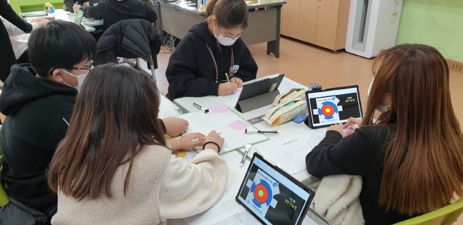 남선초등학교에서 스마트기기를 활용한 수업