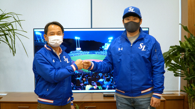 이원석, 삼성과 2번째 FA 계약<YONHAP NO-2125>
