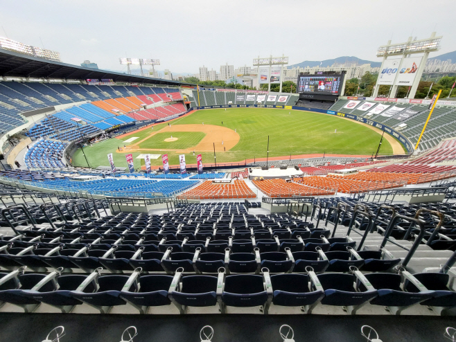 관중 재입장 머지않은 야구장<YONHAP NO-2859>