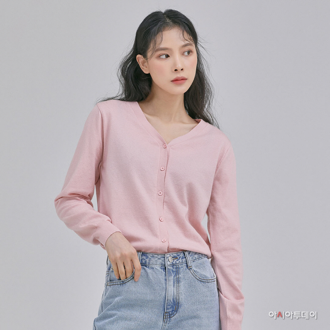 [사진자료] 이랜드 미쏘 브이넥 베이직 가디건