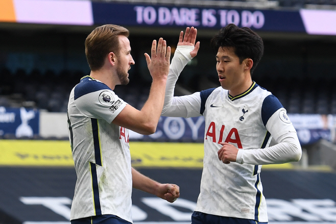FBL-ENG-PR-TOTTENHAM-LEEDS <YONHAP NO-1407> (AFP)
