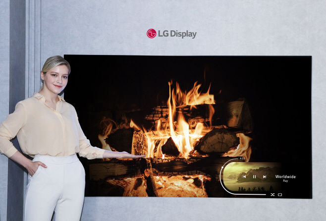 LGD CES 2021 신규 소자 적용한 77인치 OLED TV 패널