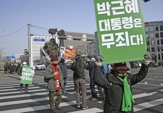 대법원 앞 박근혜 전 대통령 지지자 집회