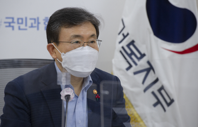권덕철 복지부 장관, 코로나19 지원 육군 장병 격려
