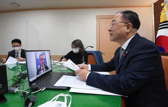 홍남기 IMF미션단장 화상면담