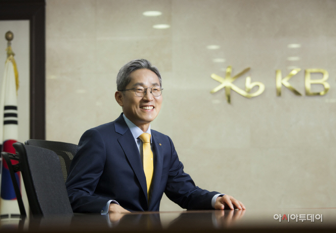 01. KB금융그룹 윤종규 회장