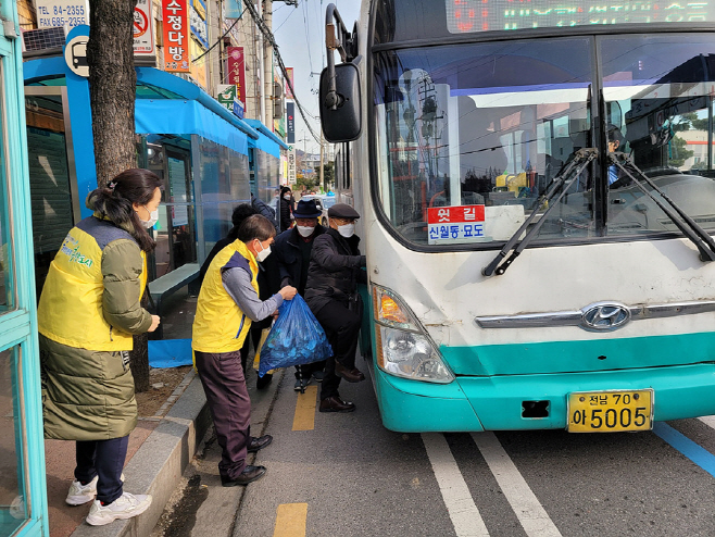 시내버스 승하차 도우미 운영