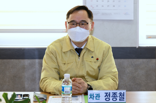 내수중학교 방문한 정종철 차관
