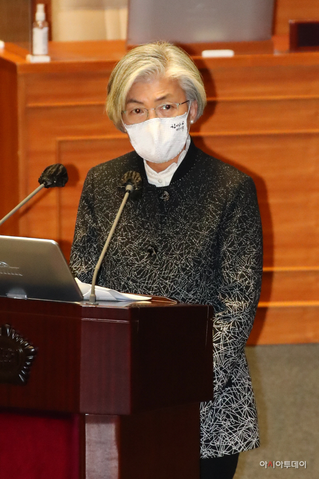 [포토] 답변하는 강경화 장관