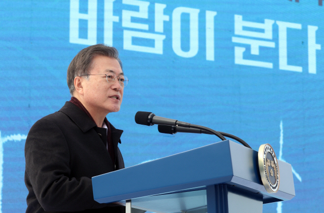 발언하는 문 대통령