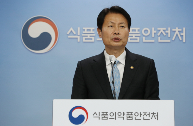 브리핑하는 김강립 식약처장