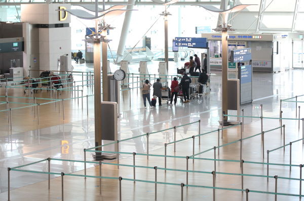 한산한 인천공항 출국장