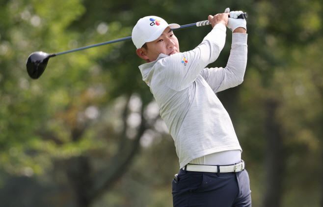 티샷하는 강성훈 <YONHAP NO-3603 번역> (EPA)