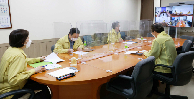 유은혜 부총리-정은경 청장, 신학기 학교방역 등 개학준비 점검