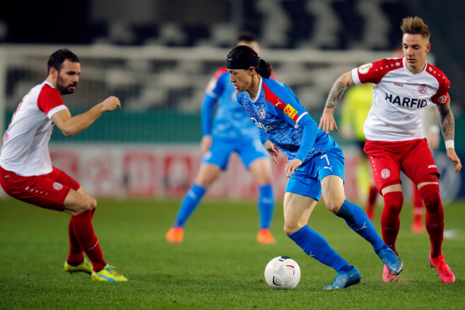 FBL-GER-CUP-ESSEN-KIEL <YONHAP NO-1588> (AFP)