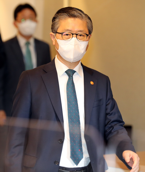변창흠 장관, 부동산시장 점검 관계장관회의 참석