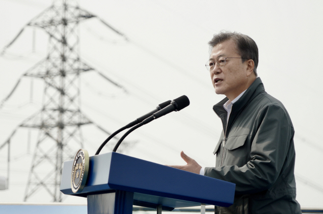 발언하는 문 대통령