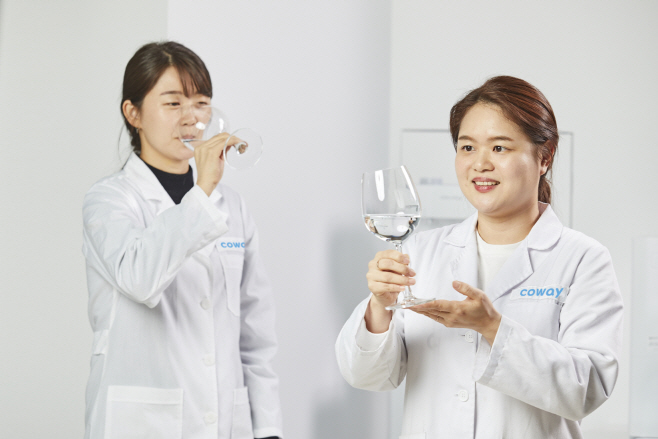 [사진자료1] 물맛 연구소 연구원