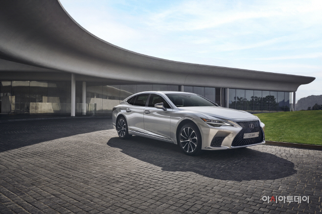 렉서스 New LS 500_외관 (4) (1)