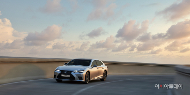 렉서스 New LS 500_외관 (3) (1)