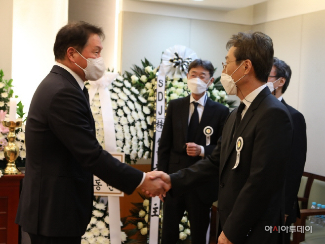 최태원 회장, 신춘호 회장 장례식