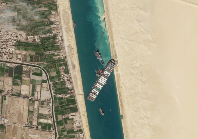 Egypt Suez Canal <YONHAP NO-0021> (AP)