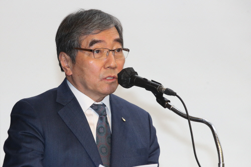 축사하는 윤석헌 원장<YONHAP NO-3903>