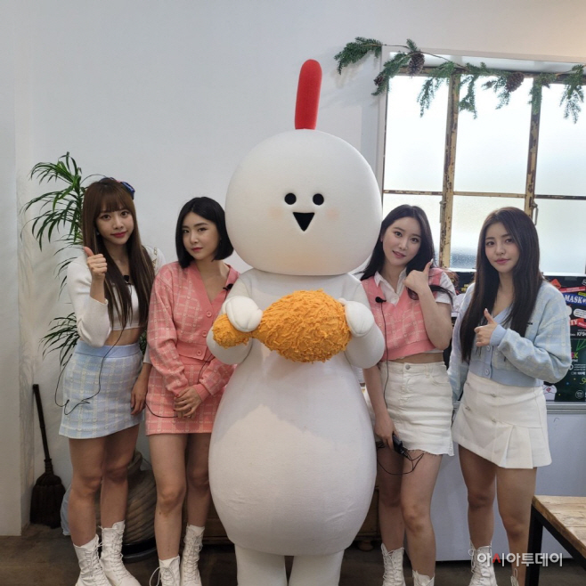 [사진1] BBQ치킨_BBQ, 브레이브걸스 전속모델 발탁