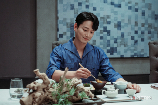 이현욱