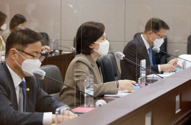 사회관계장관회의 주재하는 유은혜 부총리