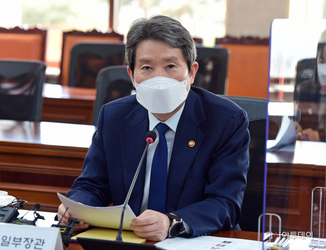 [포토] 인사말하는 이인영 장관