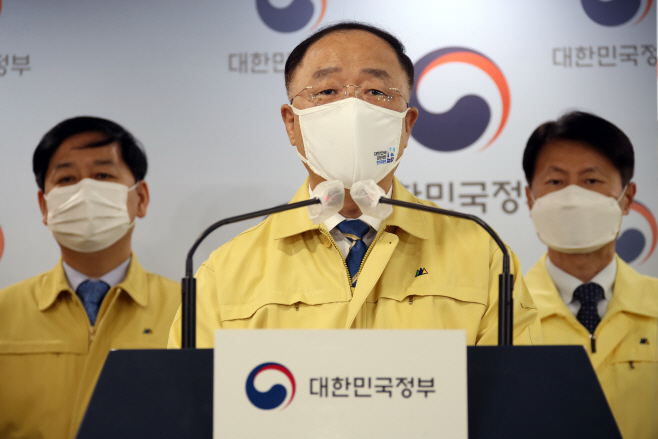 백신 관련 대국민담화 발표하는 홍남기 총리직무대행