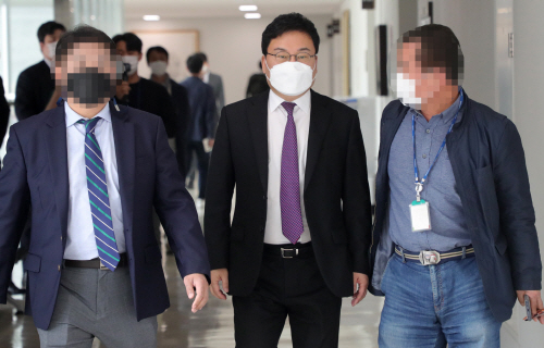 법정으로 향하는 이상직 의원