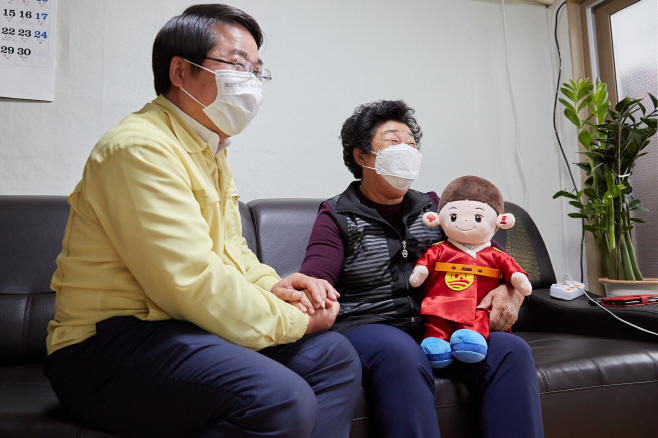 아산시 AI 돌봄로봇