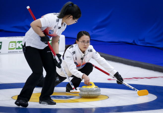 Canada Curling Worlds Women <YONHAP NO-0479> (AP)