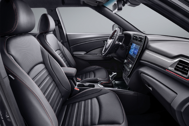 202105_2022_티볼리_R-Plus_블랙&화이트_인테리어