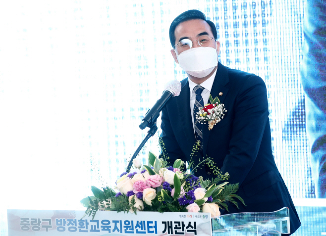 인사말 하는 박홍근 의원<YONHAP NO-3323>