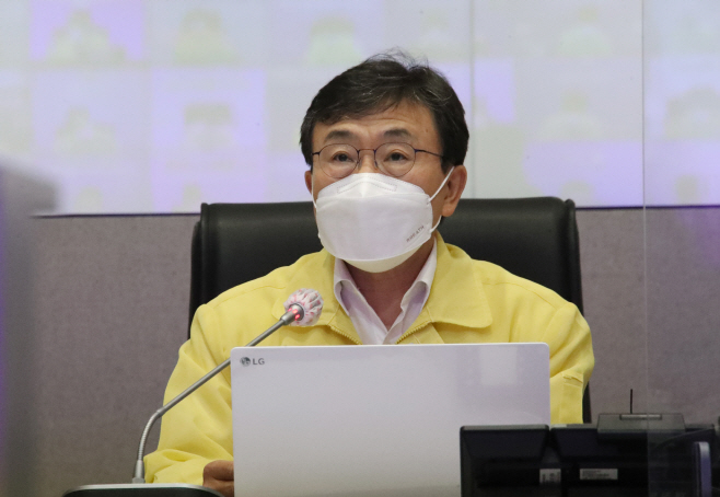 중대본 화상회의 주재하는 권덕철 장관