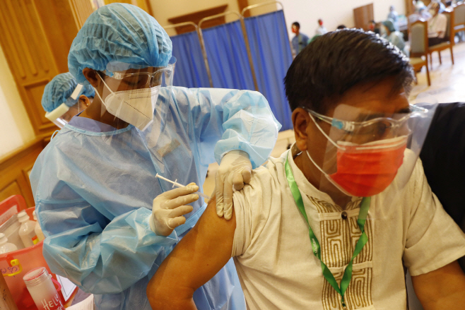 Virus Outbreak Myanmar <YONHAP NO-4379> (AP)