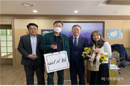 올릉도 금융지원 관련 사진 이경주 신지호 전병택