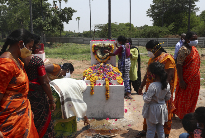 Virus Outbreak India <YONHAP NO-4149> (AP)