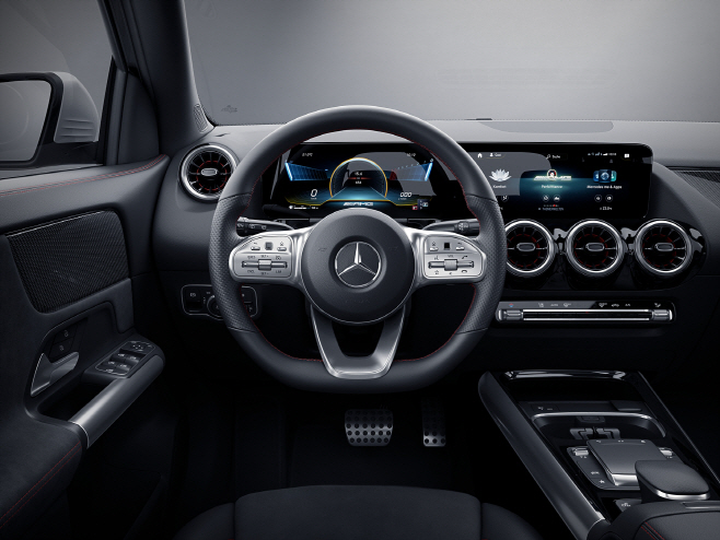 사진6-더 뉴 메르세데스-AMG GLA 45 4MATIC+ 인테리어